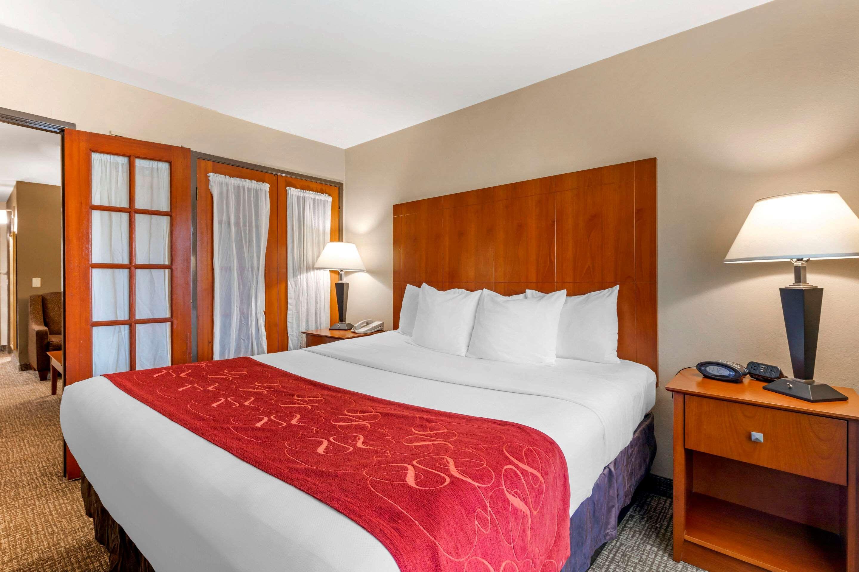 Comfort Suites North Dallas Exterior foto