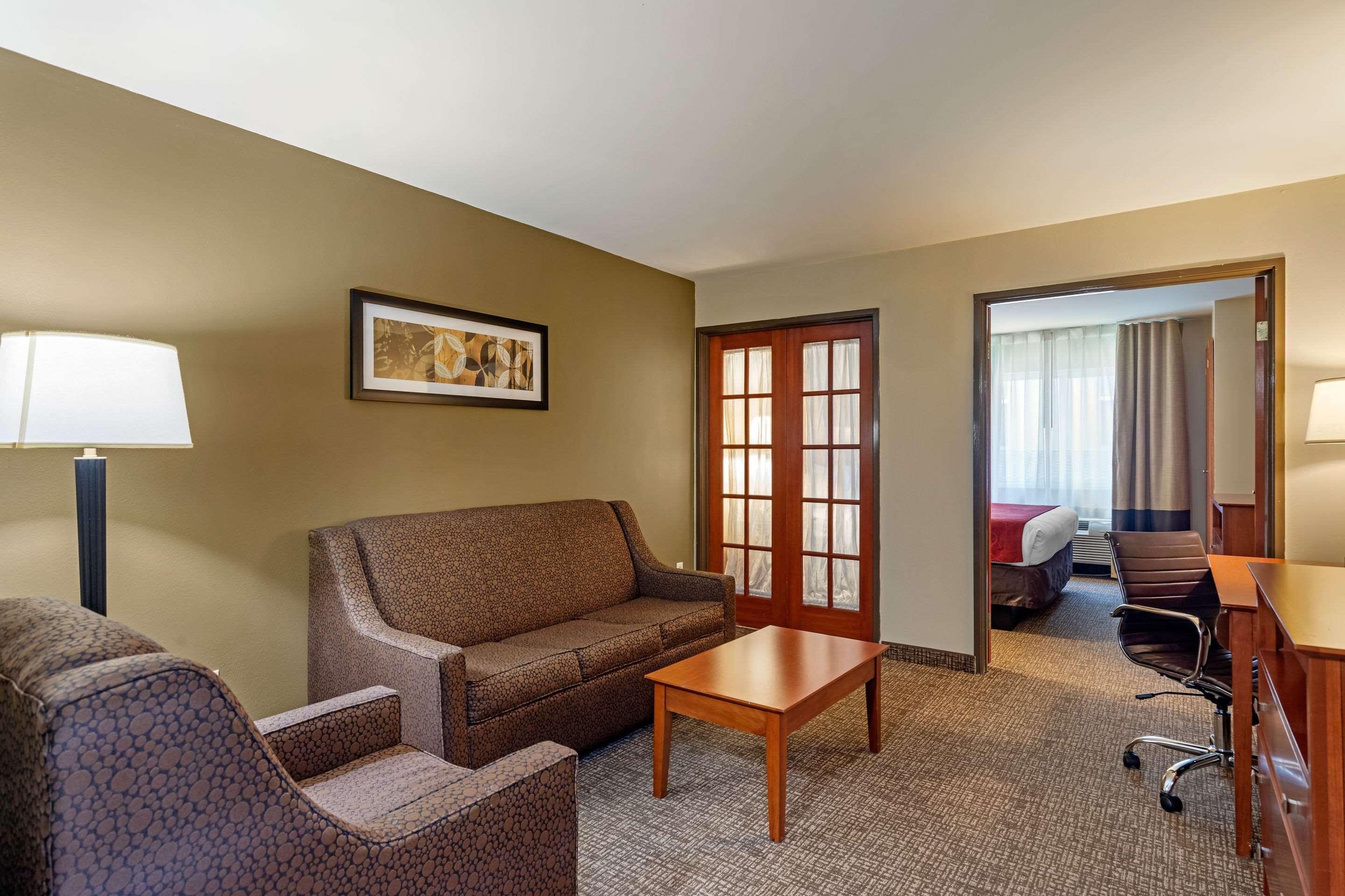 Comfort Suites North Dallas Exterior foto