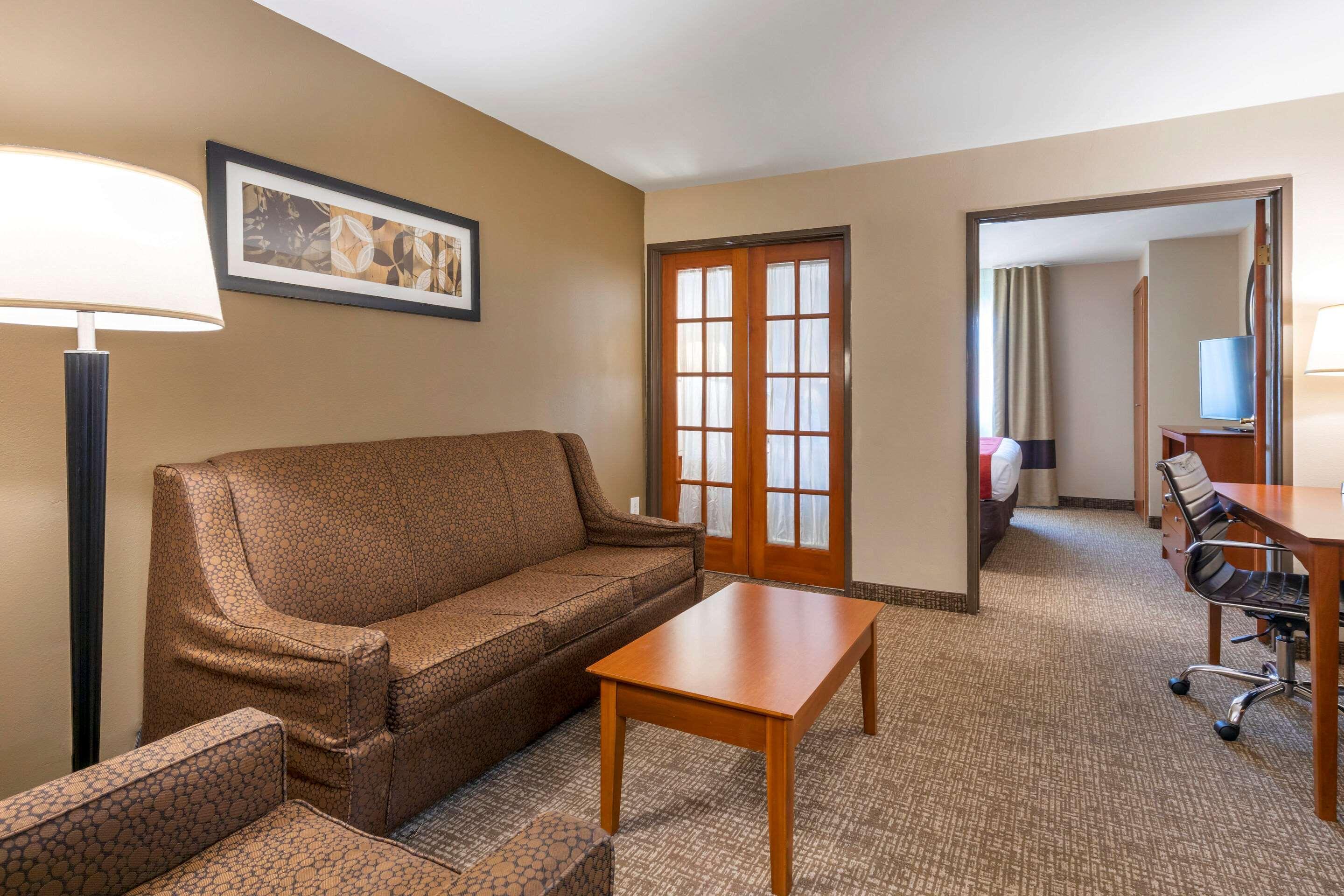 Comfort Suites North Dallas Exterior foto