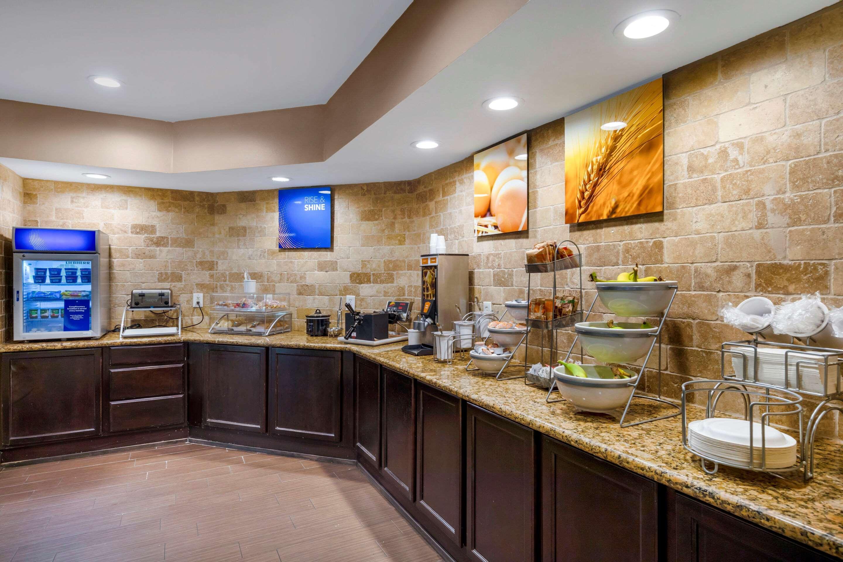 Comfort Suites North Dallas Exterior foto